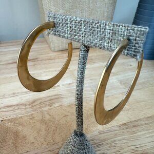 Kenneth Cole Earrings Gold Tone Hammered Oval Hoops, Bold, Statement, Retro